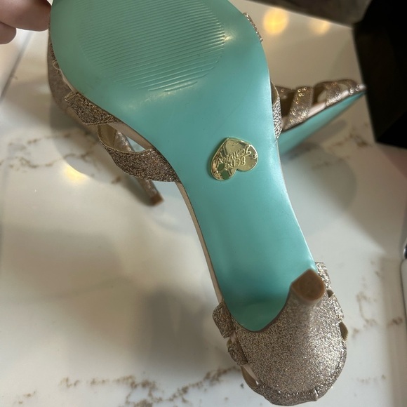Blue by Betsey Johnson rose gold glitter ankle strap heels size 10 - Picture 5 of 5